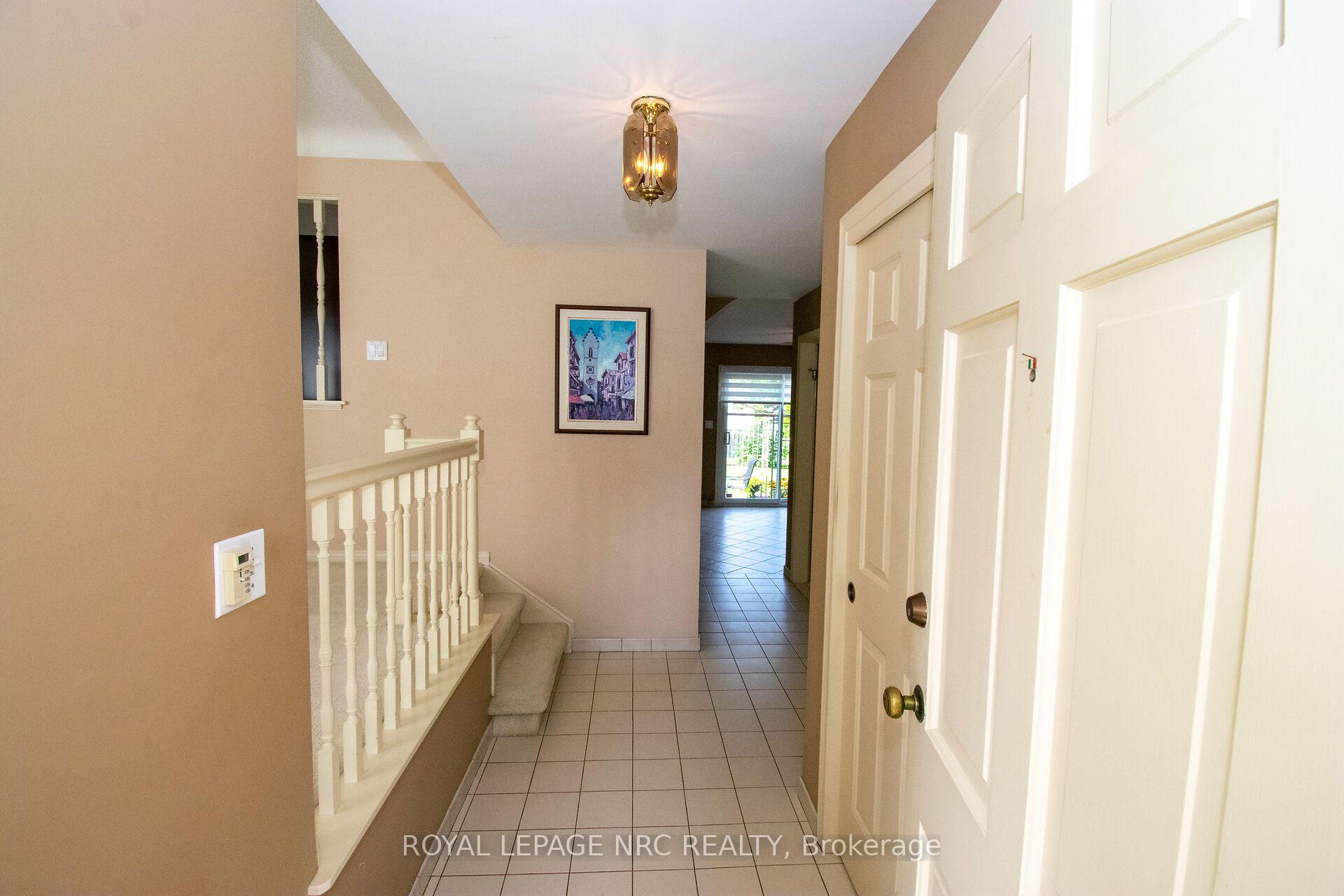 Photo 5 of 7 Dolly Circle, St. Catharines, Secord Woods — HOMEH