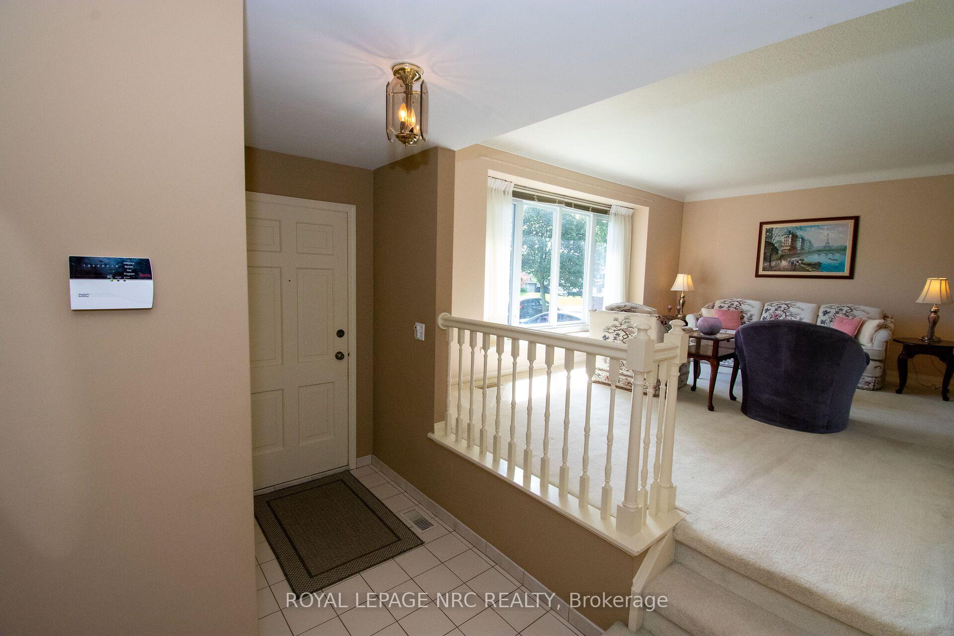 Photo 6 of 7 Dolly Circle, St. Catharines, Secord Woods — HOMEH