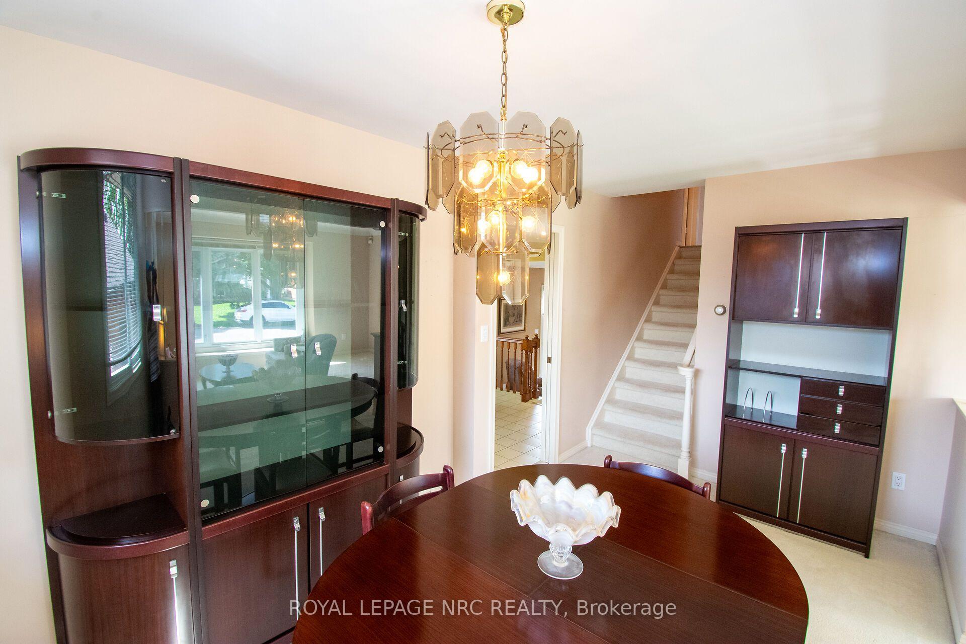 Photo 10 of 7 Dolly Circle, St. Catharines, Secord Woods — HOMEH