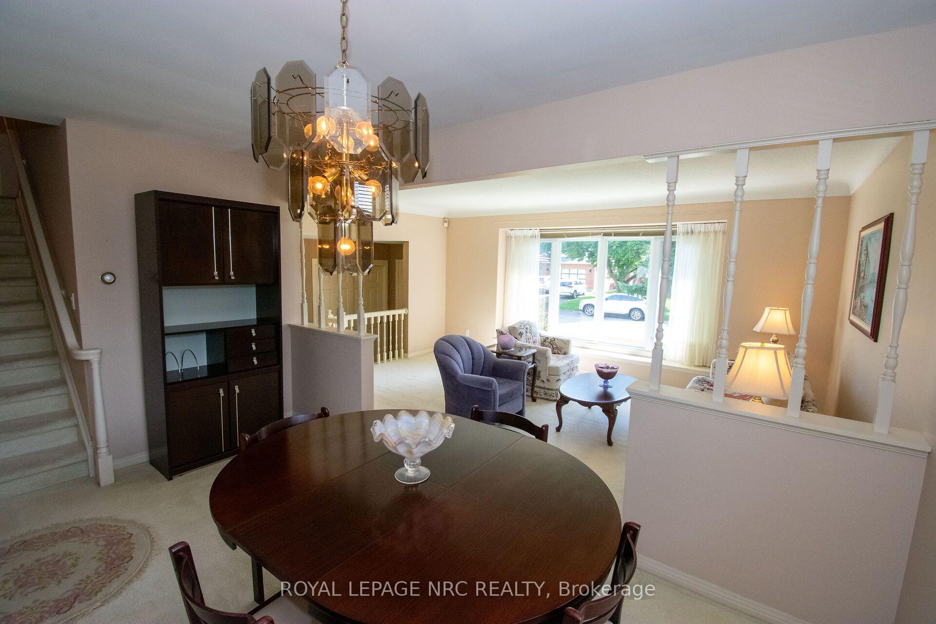 Photo 11 of 7 Dolly Circle, St. Catharines, Secord Woods — HOMEH