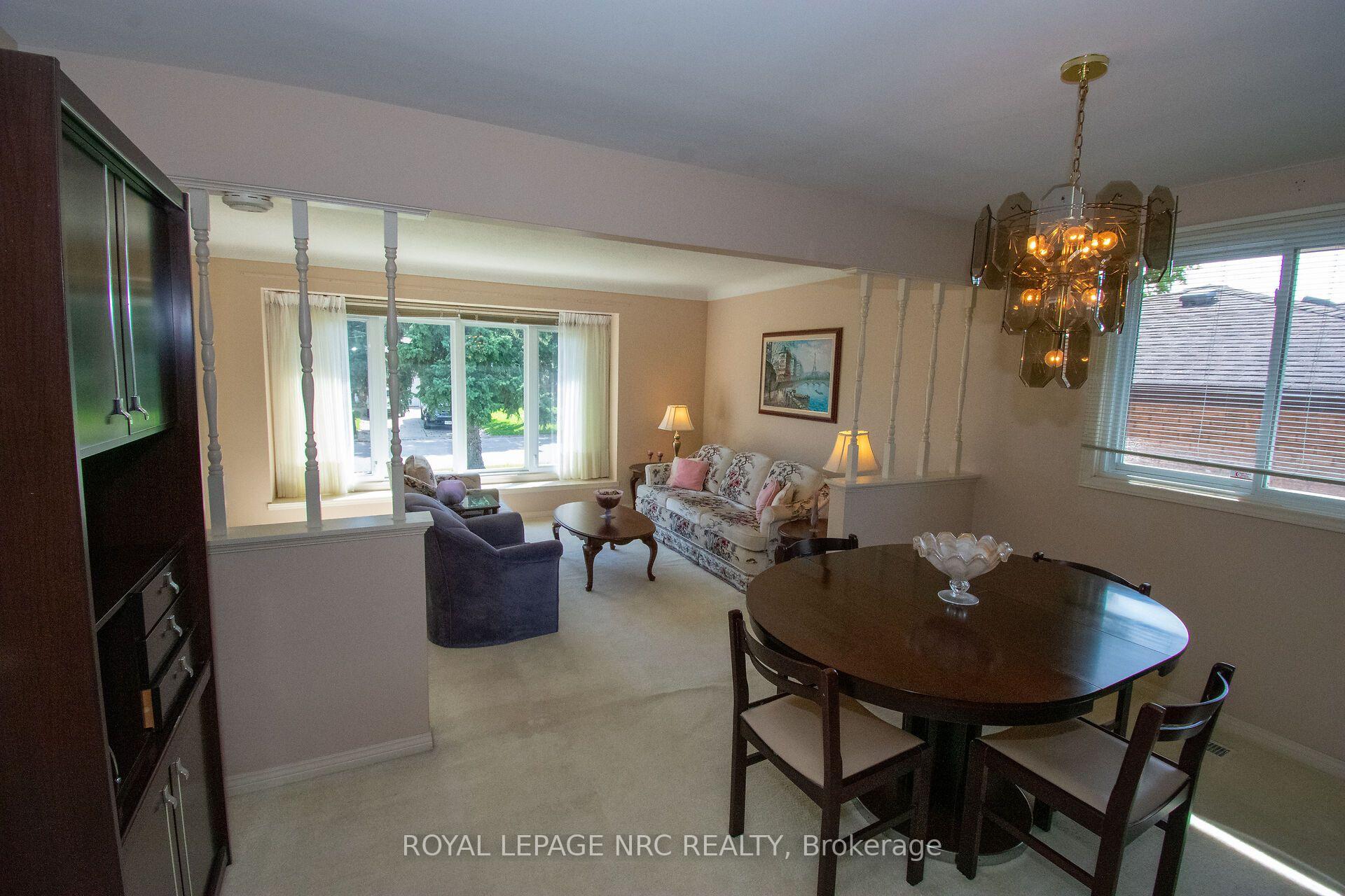 Photo 12 of 7 Dolly Circle, St. Catharines, Secord Woods — HOMEH
