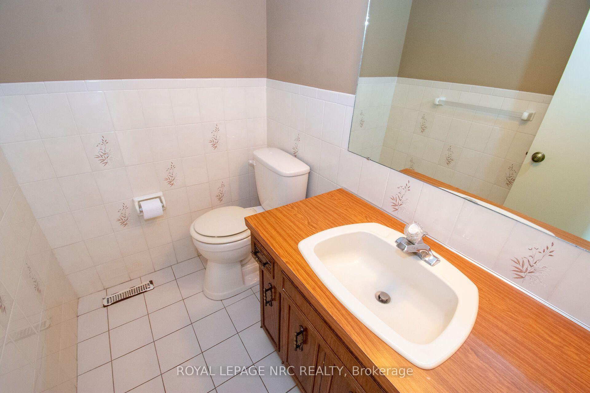 Photo 21 of 7 Dolly Circle, St. Catharines, Secord Woods — HOMEH