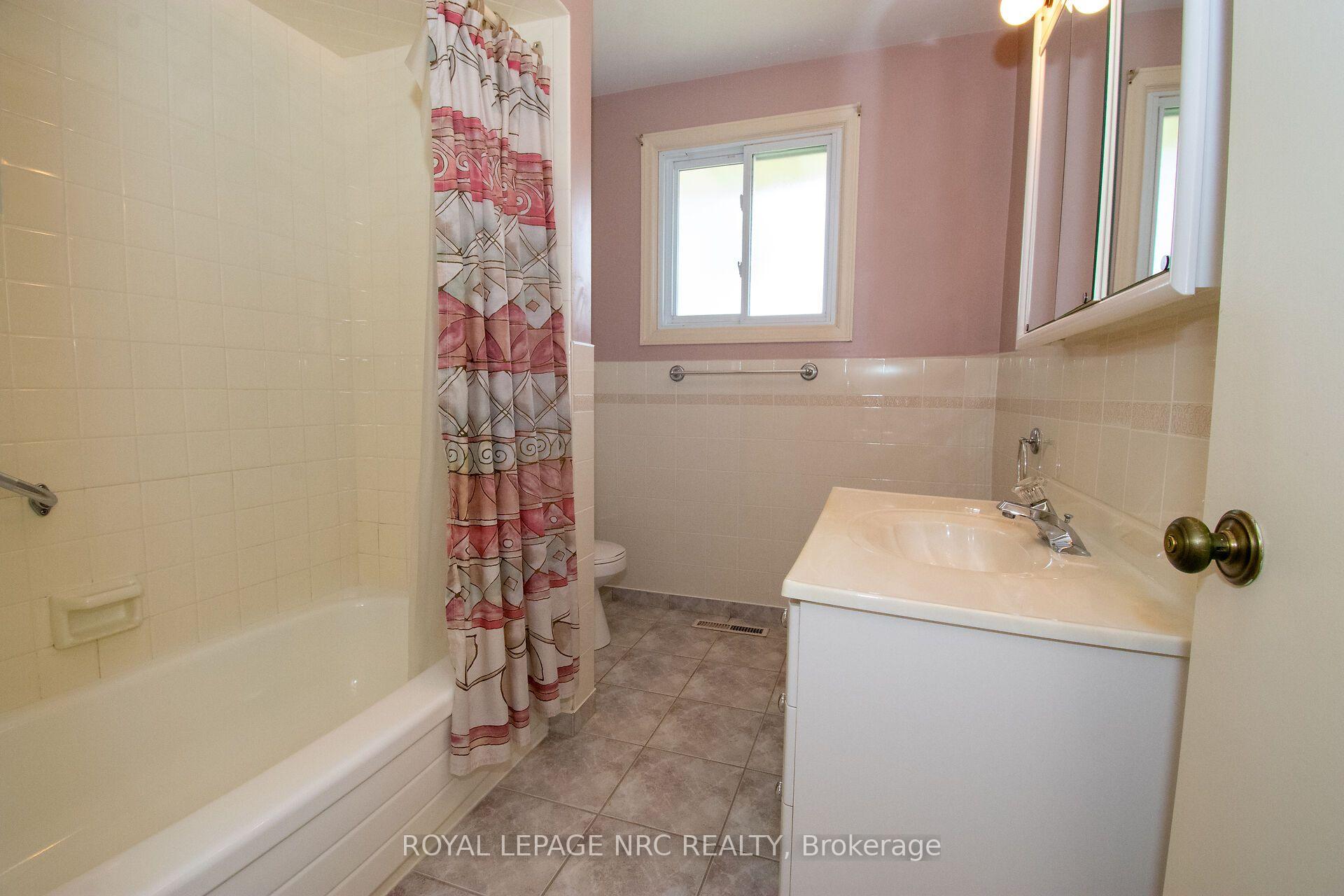 Photo 24 of 7 Dolly Circle, St. Catharines, Secord Woods — HOMEH