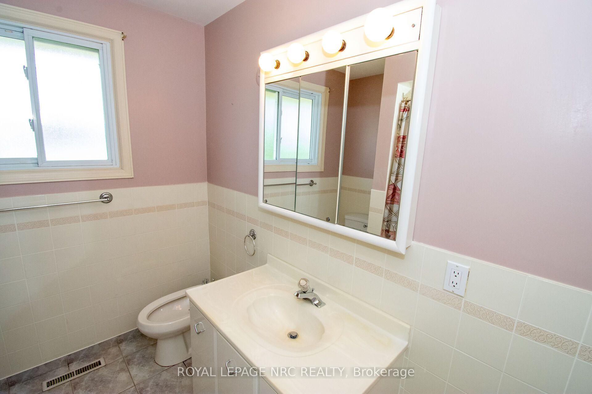 Photo 25 of 7 Dolly Circle, St. Catharines, Secord Woods — HOMEH