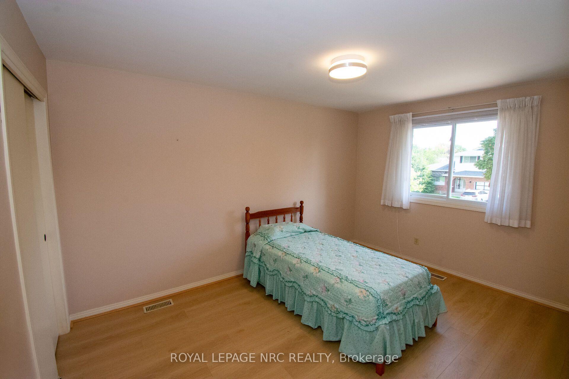 Photo 29 of 7 Dolly Circle, St. Catharines, Secord Woods — HOMEH