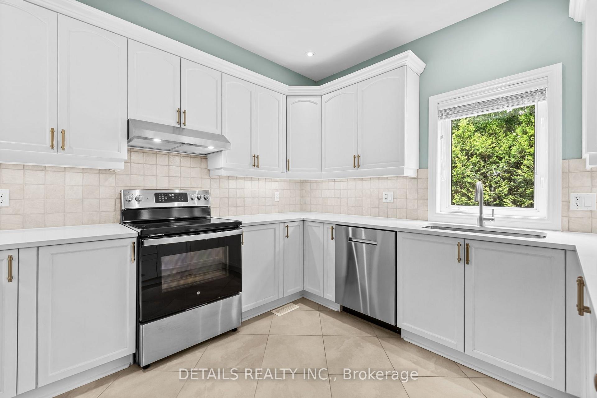 Photo 11 of 30 Cedar Valley Drive, Ottawa, Kanata - Bridlewood — HOMEH
