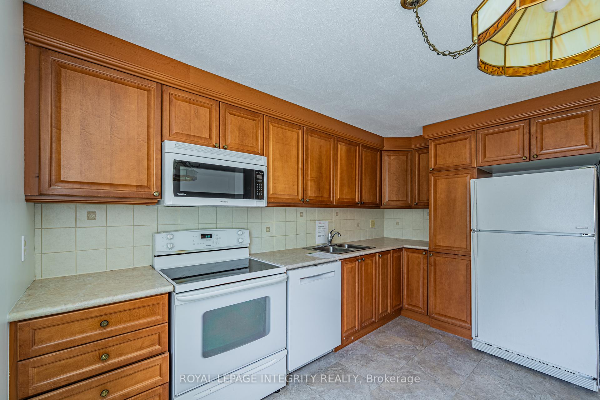 Photo 6 of 32C Benlea Drive, Ottawa, Tanglewood — HOMEH