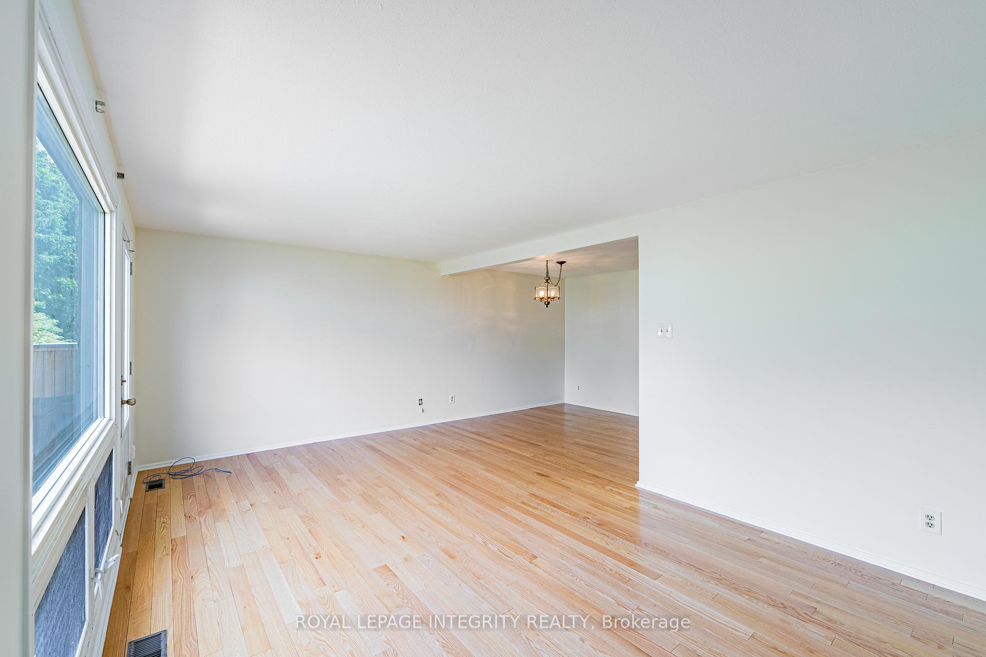 Photo 9 of 32C Benlea Drive, Ottawa, Tanglewood — HOMEH