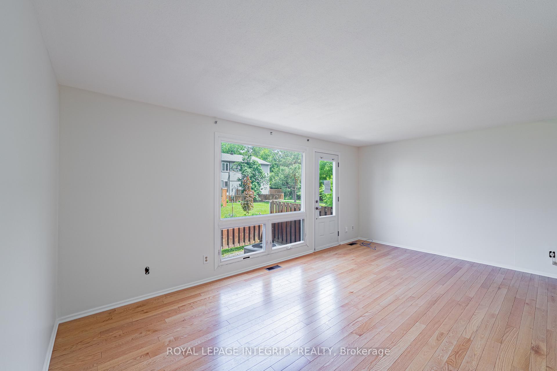 Photo 10 of 32C Benlea Drive, Ottawa, Tanglewood — HOMEH