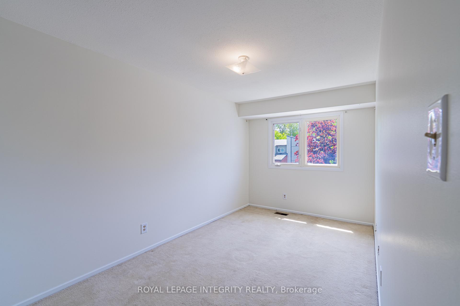 Photo 17 of 32C Benlea Drive, Ottawa, Tanglewood — HOMEH