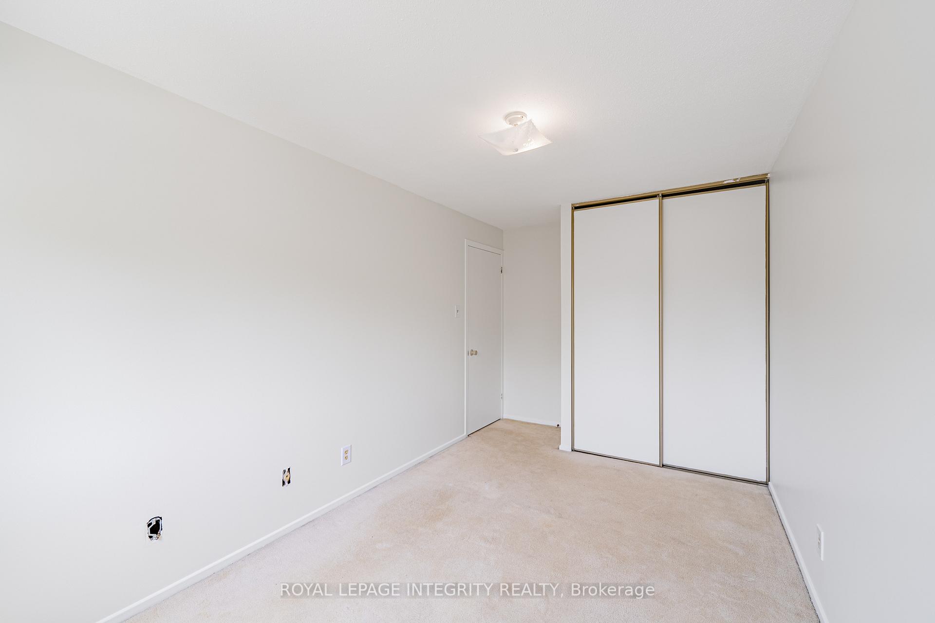 Photo 18 of 32C Benlea Drive, Ottawa, Tanglewood — HOMEH