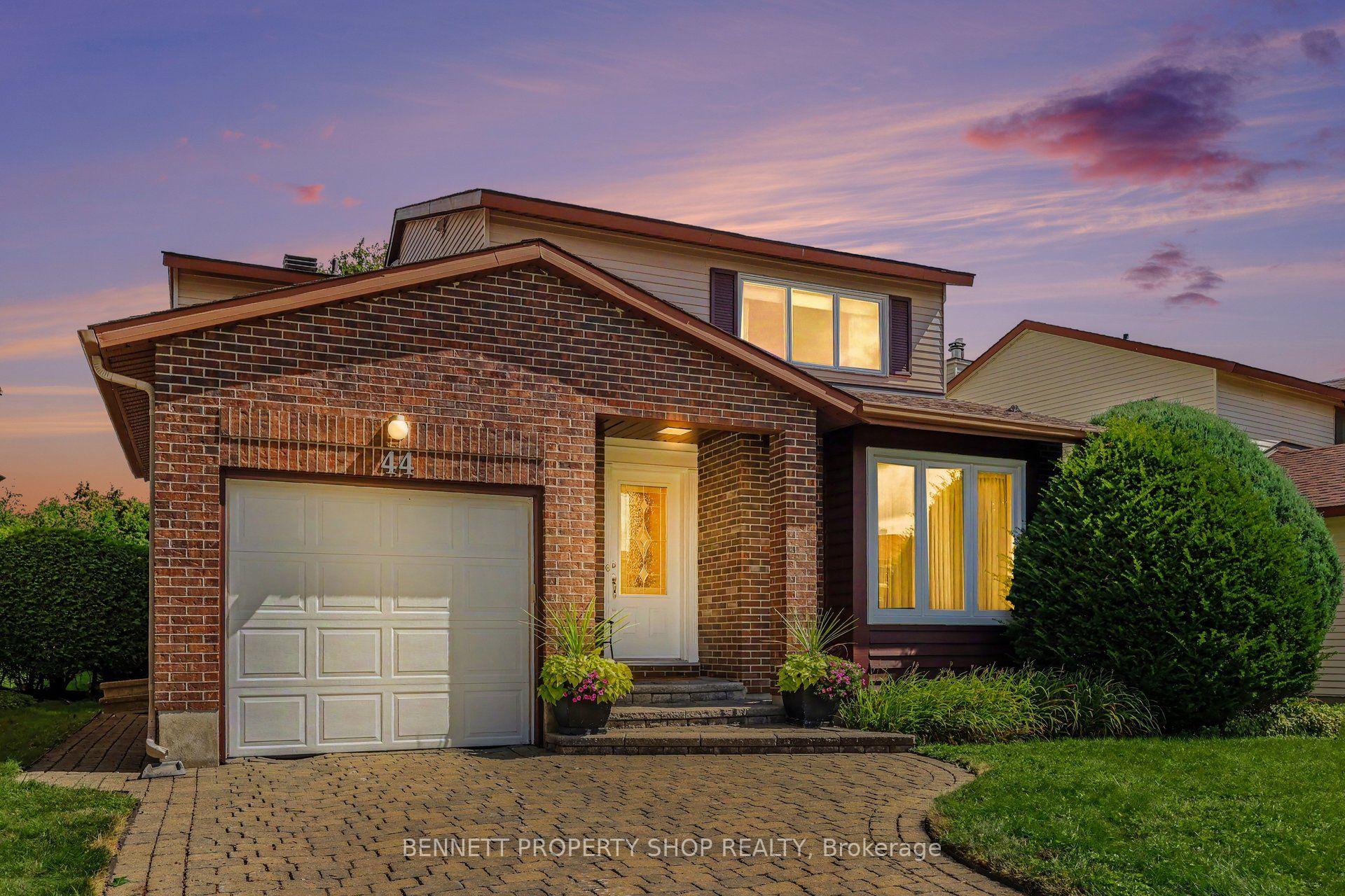 Front of 44 Farm Gate Crescent