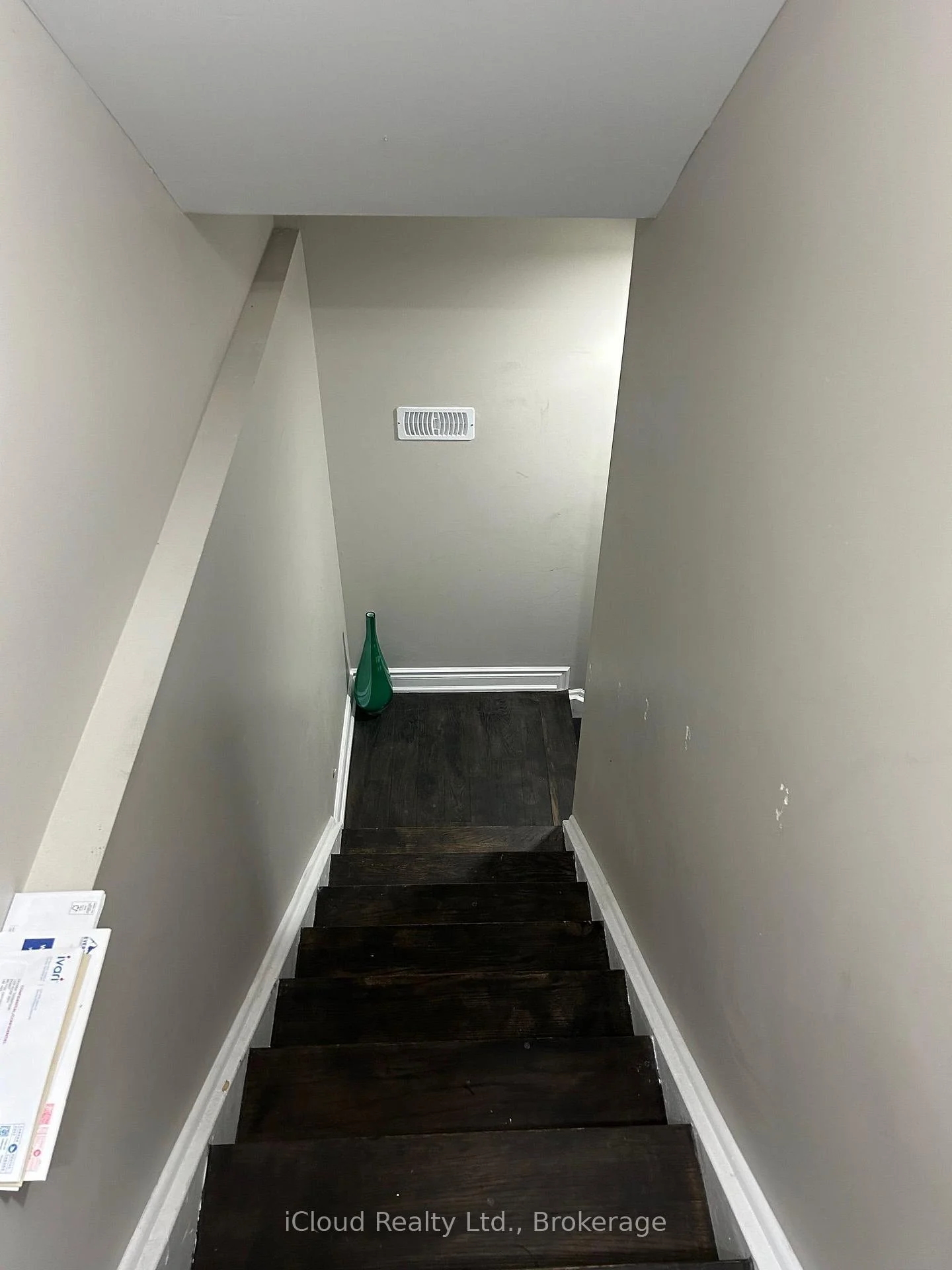 Photo 5 of 1303 Rose Way W, Milton, Cobban — HOMEH