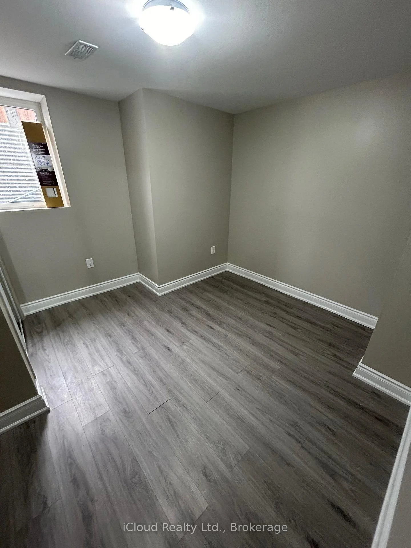 Photo 13 of 1303 Rose Way W, Milton, Cobban — HOMEH