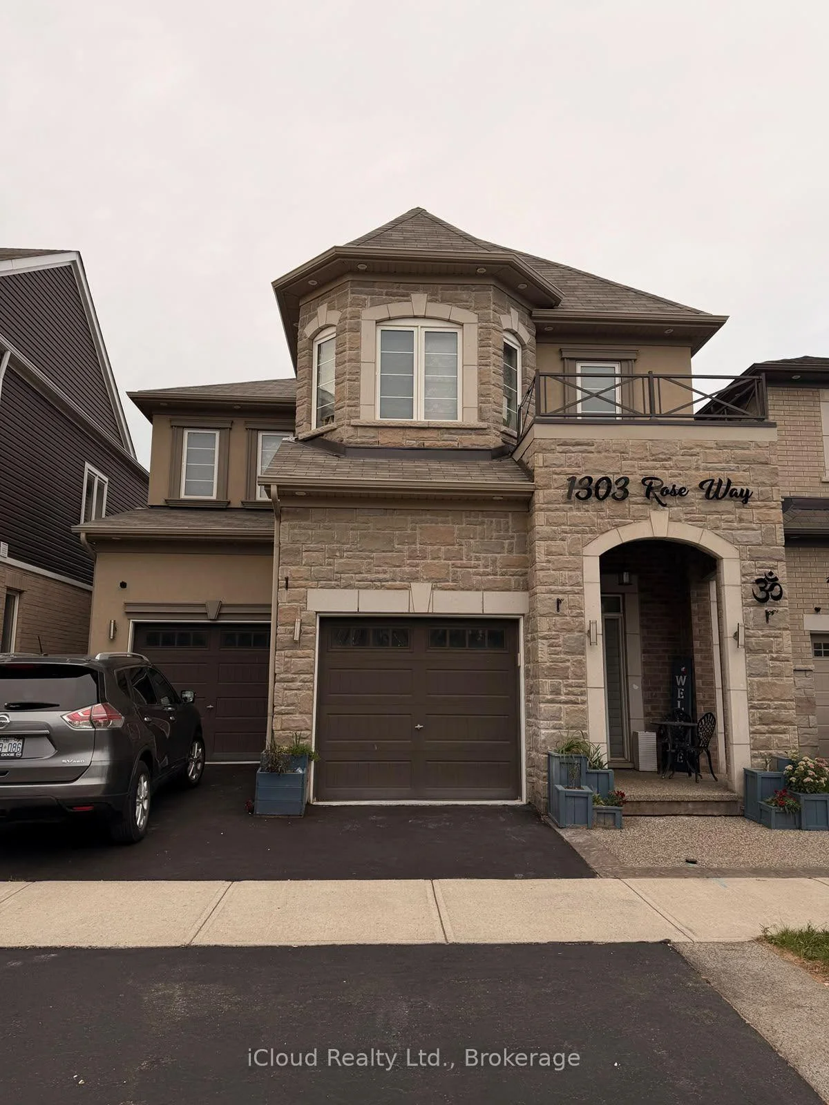 Photo of 1303 Rose Way W