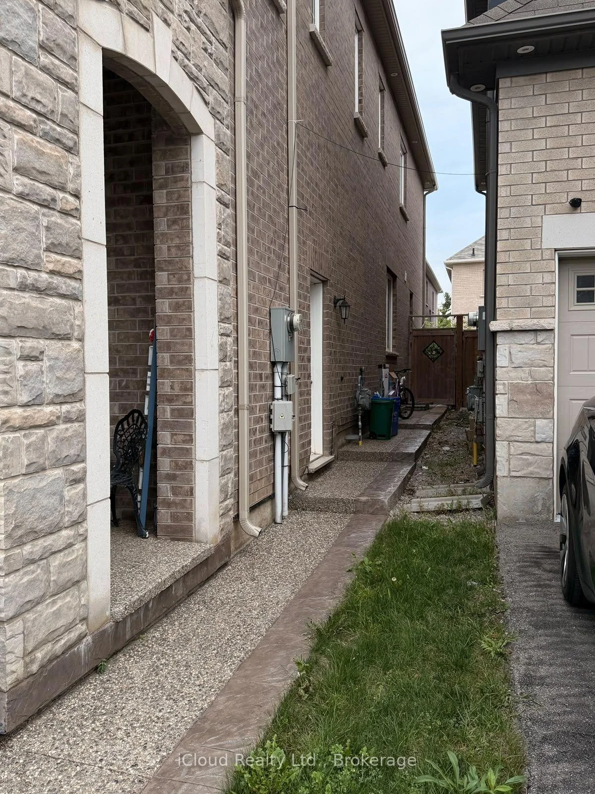 Photo 18 of 1303 Rose Way W, Milton, Cobban — HOMEH