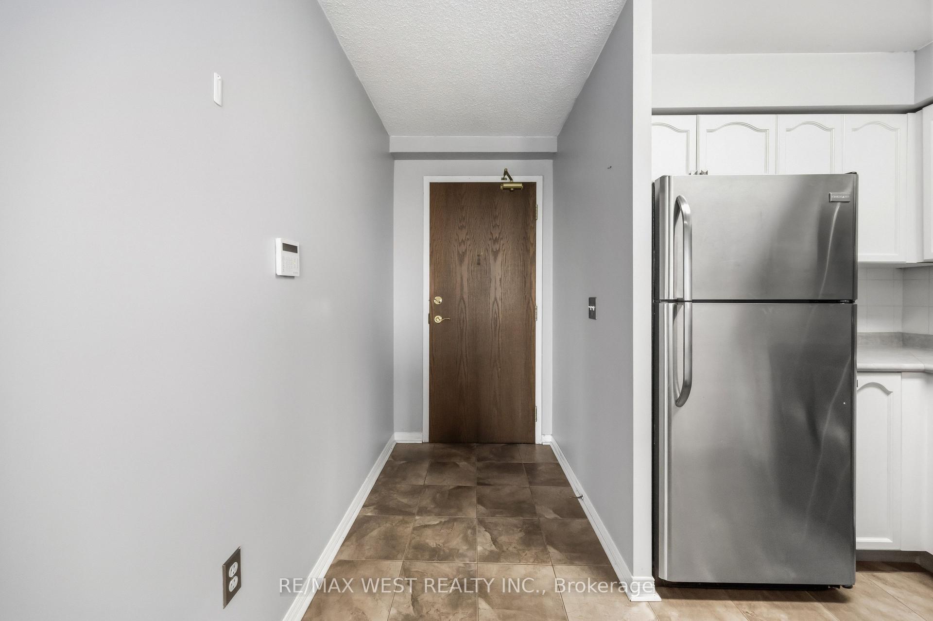 Photo 8 of Unit 809, 15 Michael Power Place, Etobicoke, Islington-City Centre West — HOMEH