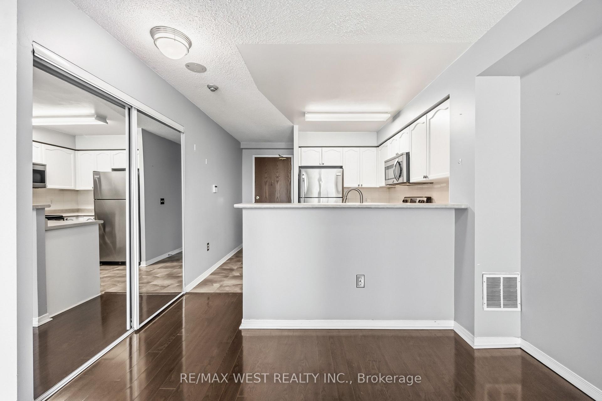 Photo 9 of Unit 809, 15 Michael Power Place, Etobicoke, Islington-City Centre West — HOMEH