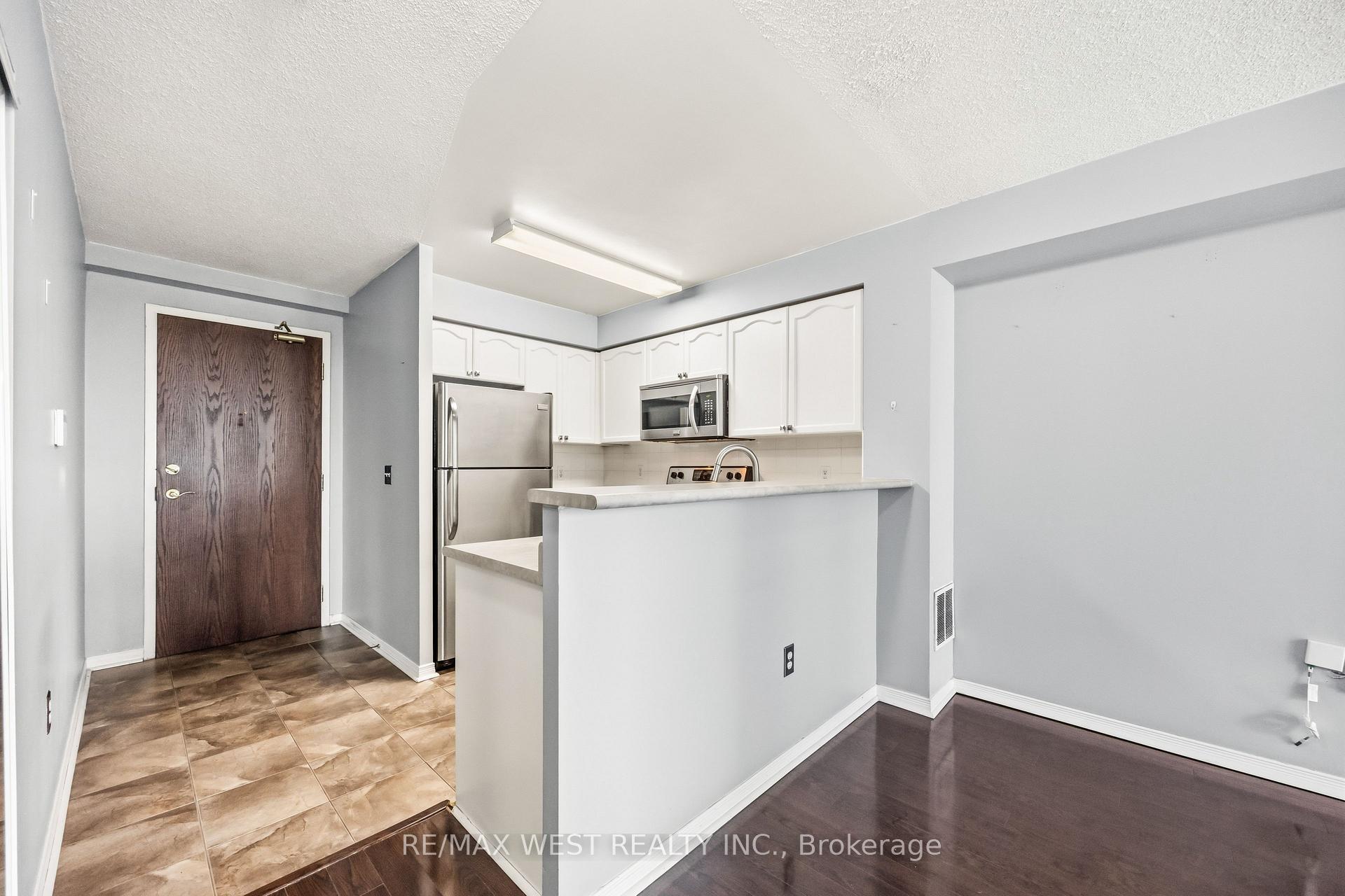 Photo 10 of Unit 809, 15 Michael Power Place, Etobicoke, Islington-City Centre West — HOMEH