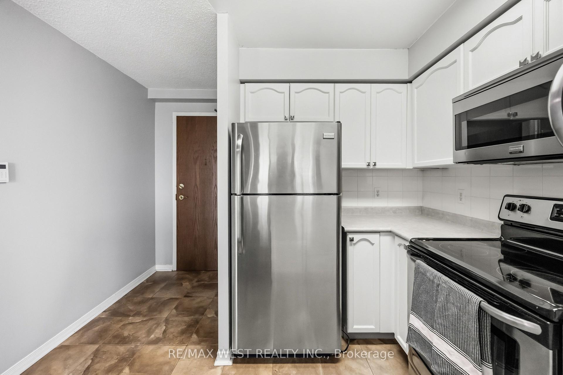 Photo 11 of Unit 809, 15 Michael Power Place, Etobicoke, Islington-City Centre West — HOMEH