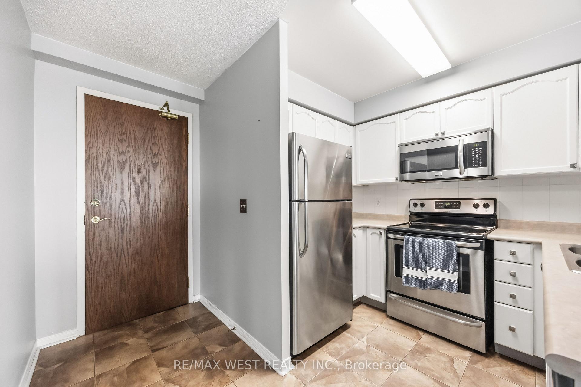 Photo 13 of Unit 809, 15 Michael Power Place, Etobicoke, Islington-City Centre West — HOMEH