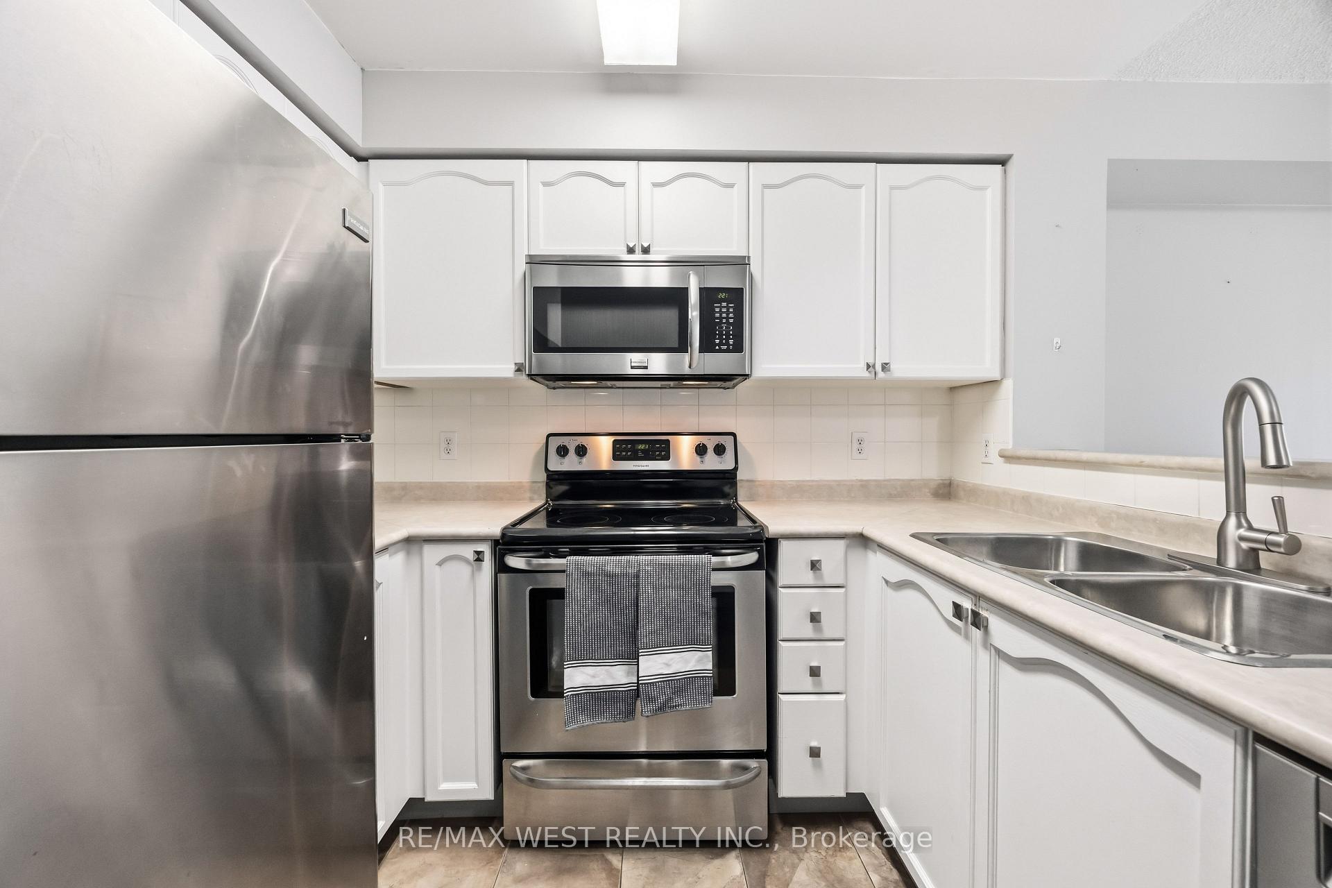 Photo 14 of Unit 809, 15 Michael Power Place, Etobicoke, Islington-City Centre West — HOMEH