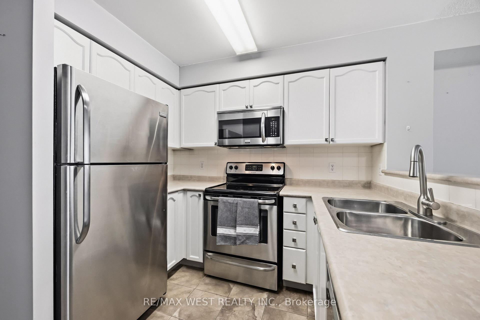 Photo 16 of Unit 809, 15 Michael Power Place, Etobicoke, Islington-City Centre West — HOMEH