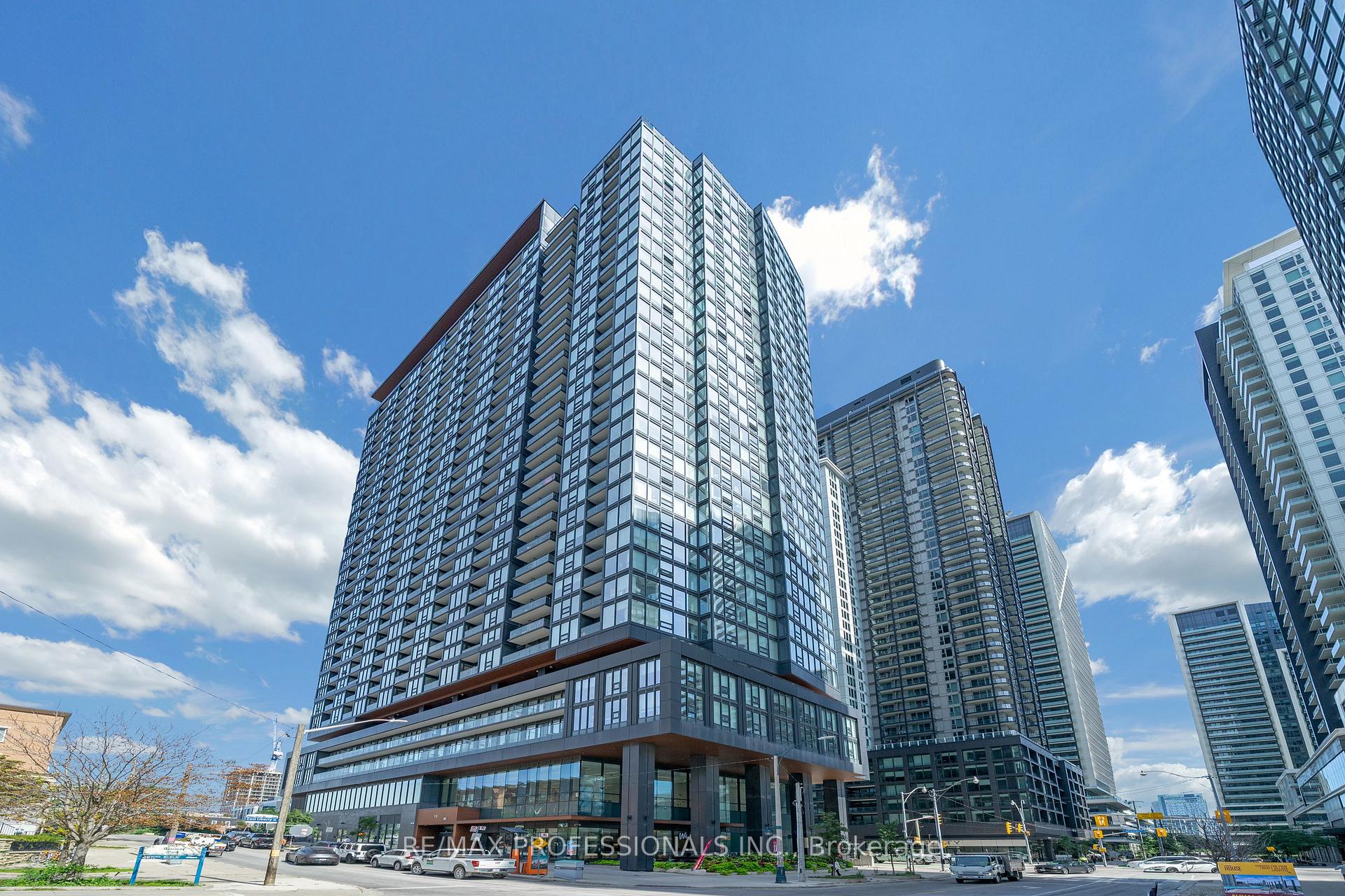 Photo 1 of 19 Western Battery Road, Toronto, Niagara — HOMEH