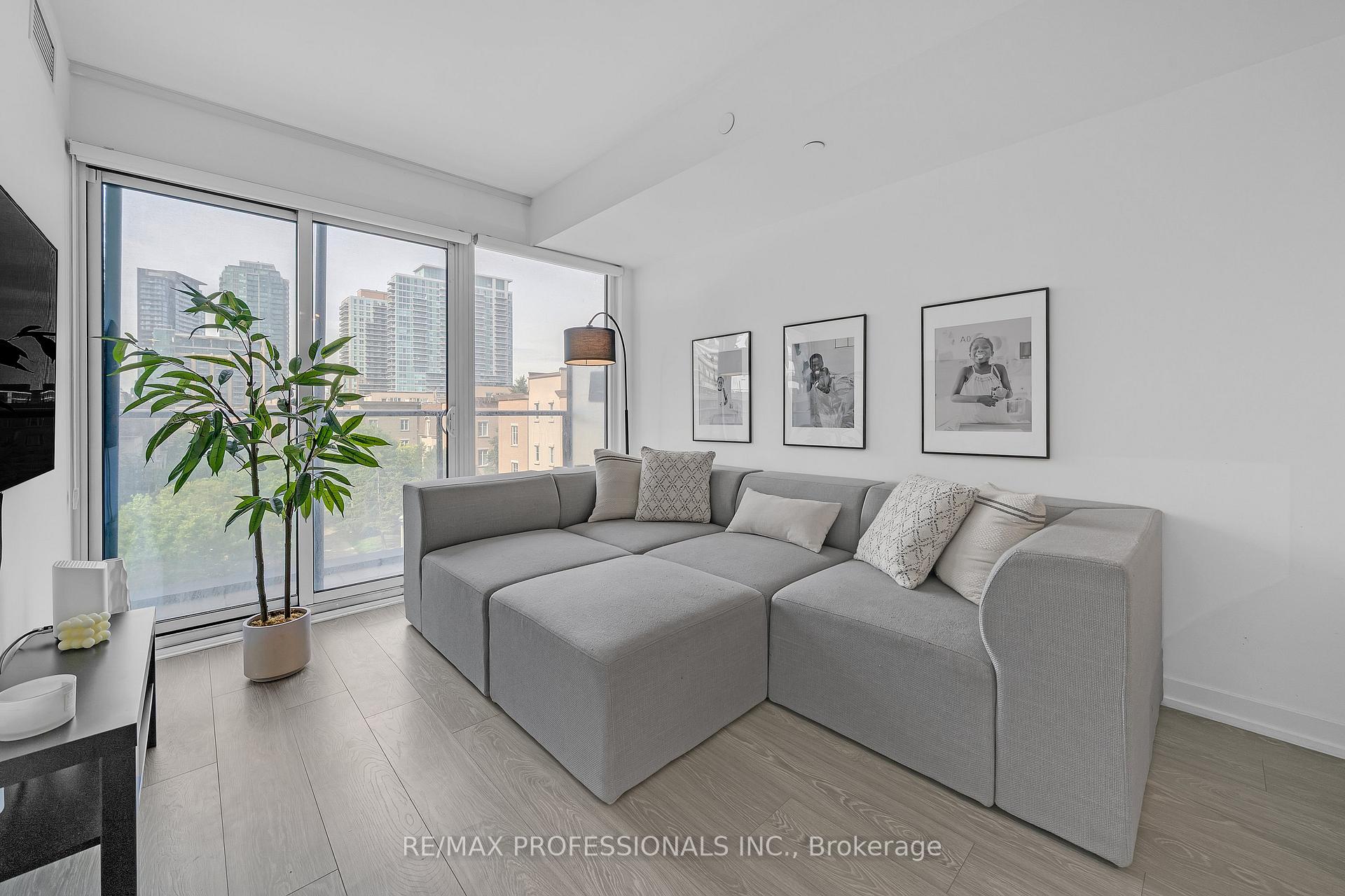 Photo 5 of 19 Western Battery Road, Toronto, Niagara — HOMEH