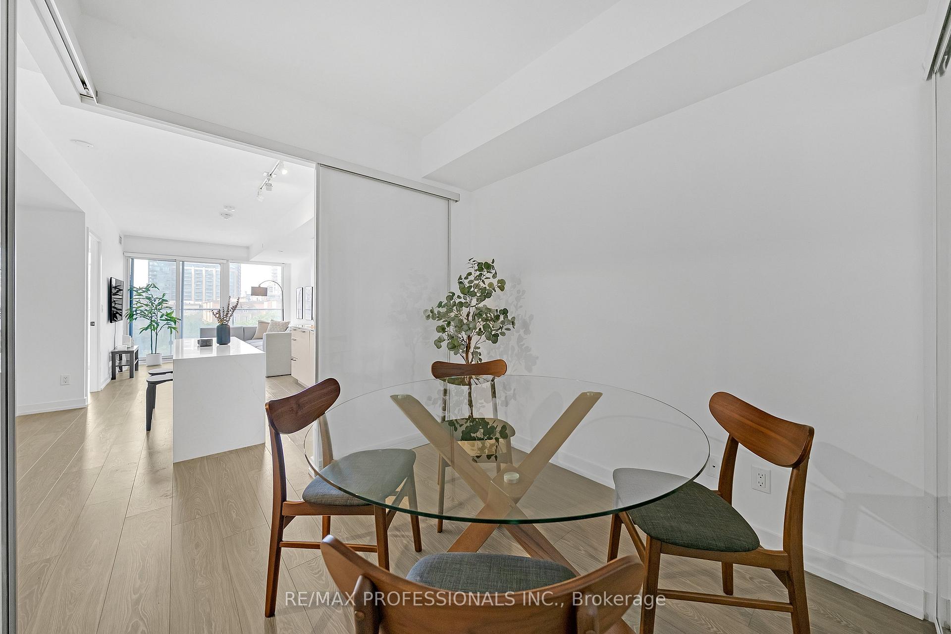 Photo 6 of 19 Western Battery Road, Toronto, Niagara — HOMEH