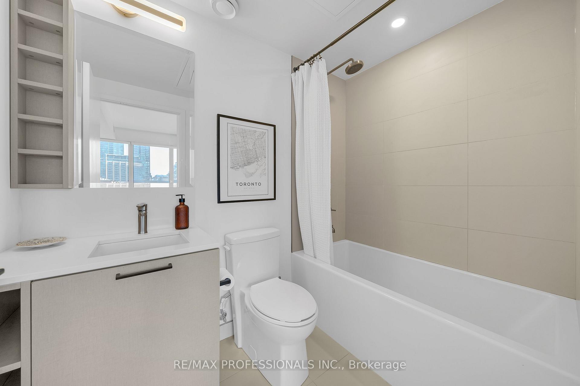 Photo 8 of 19 Western Battery Road, Toronto, Niagara — HOMEH