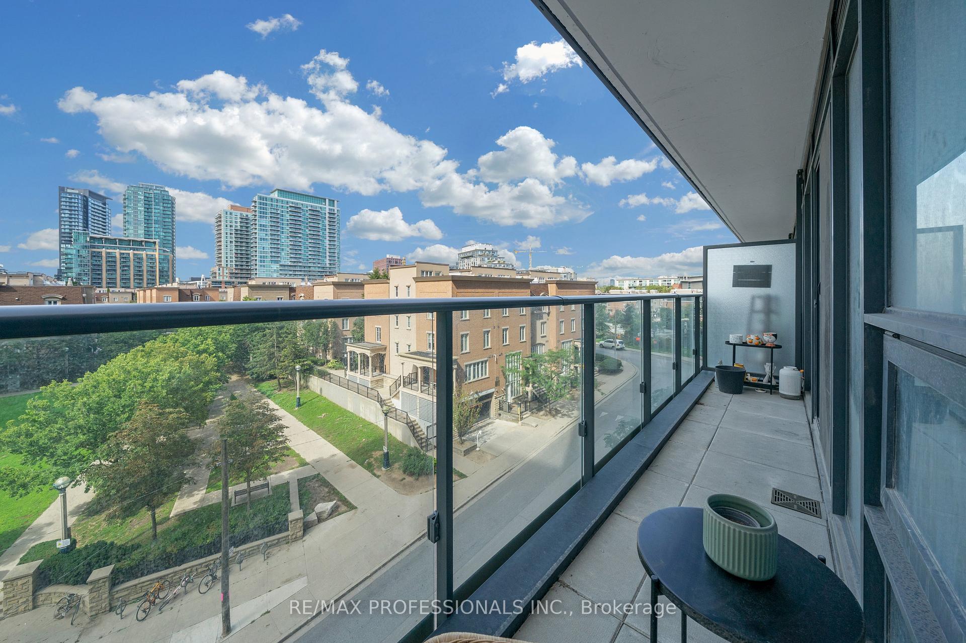 Photo 9 of 19 Western Battery Road, Toronto, Niagara — HOMEH