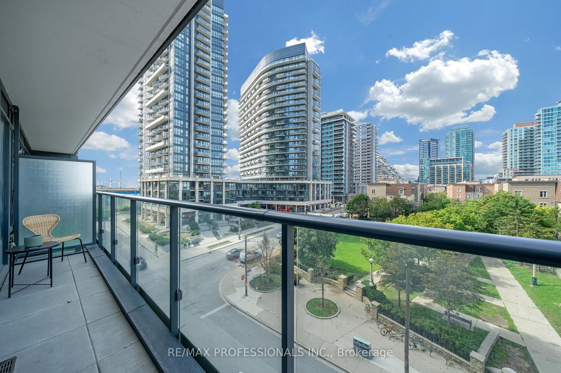 Photo 10 of 19 Western Battery Road, Toronto, Niagara — HOMEH