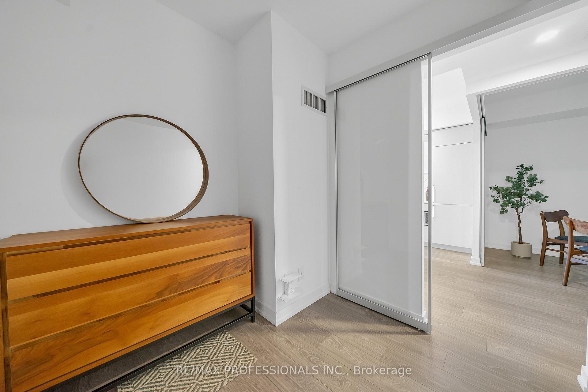 Photo 11 of 19 Western Battery Road, Toronto, Niagara — HOMEH
