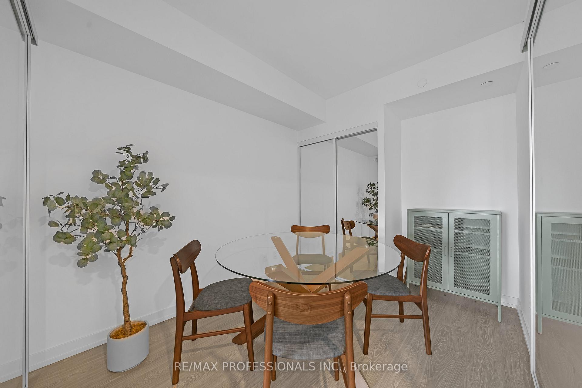 Photo 13 of 19 Western Battery Road, Toronto, Niagara — HOMEH