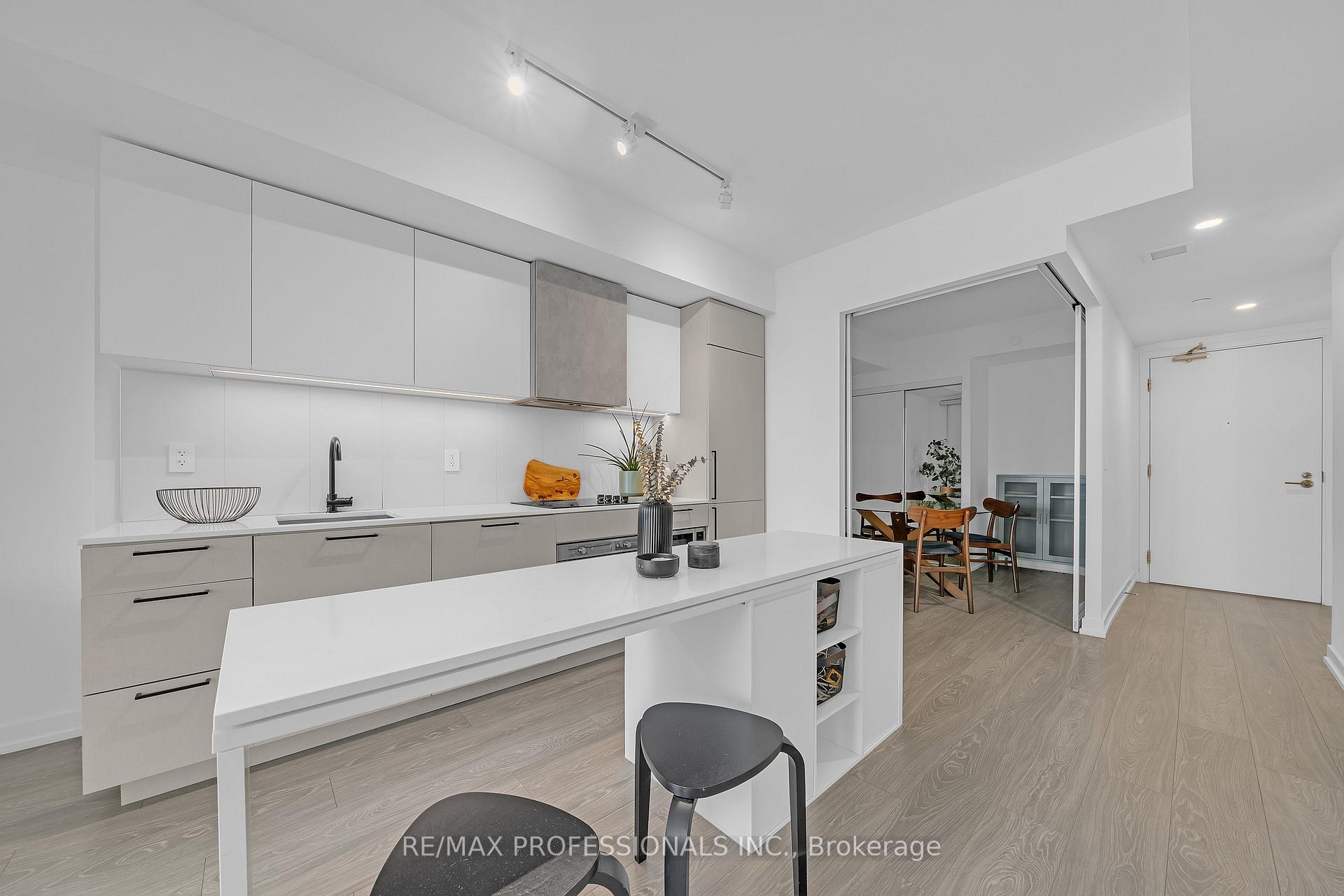 Photo 31 of 19 Western Battery Road, Toronto, Niagara — HOMEH