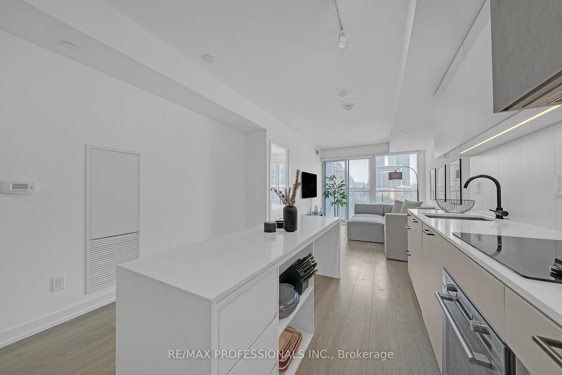 Photo 32 of 19 Western Battery Road, Toronto, Niagara — HOMEH