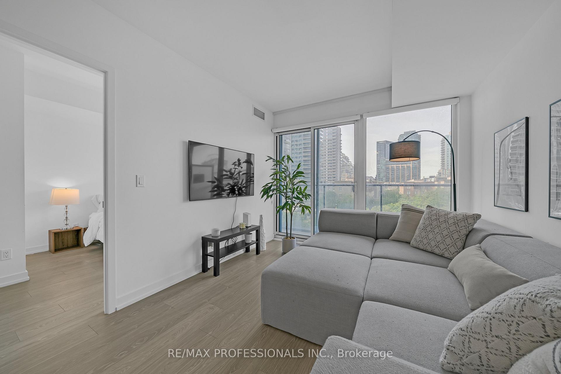 Photo 33 of 19 Western Battery Road, Toronto, Niagara — HOMEH