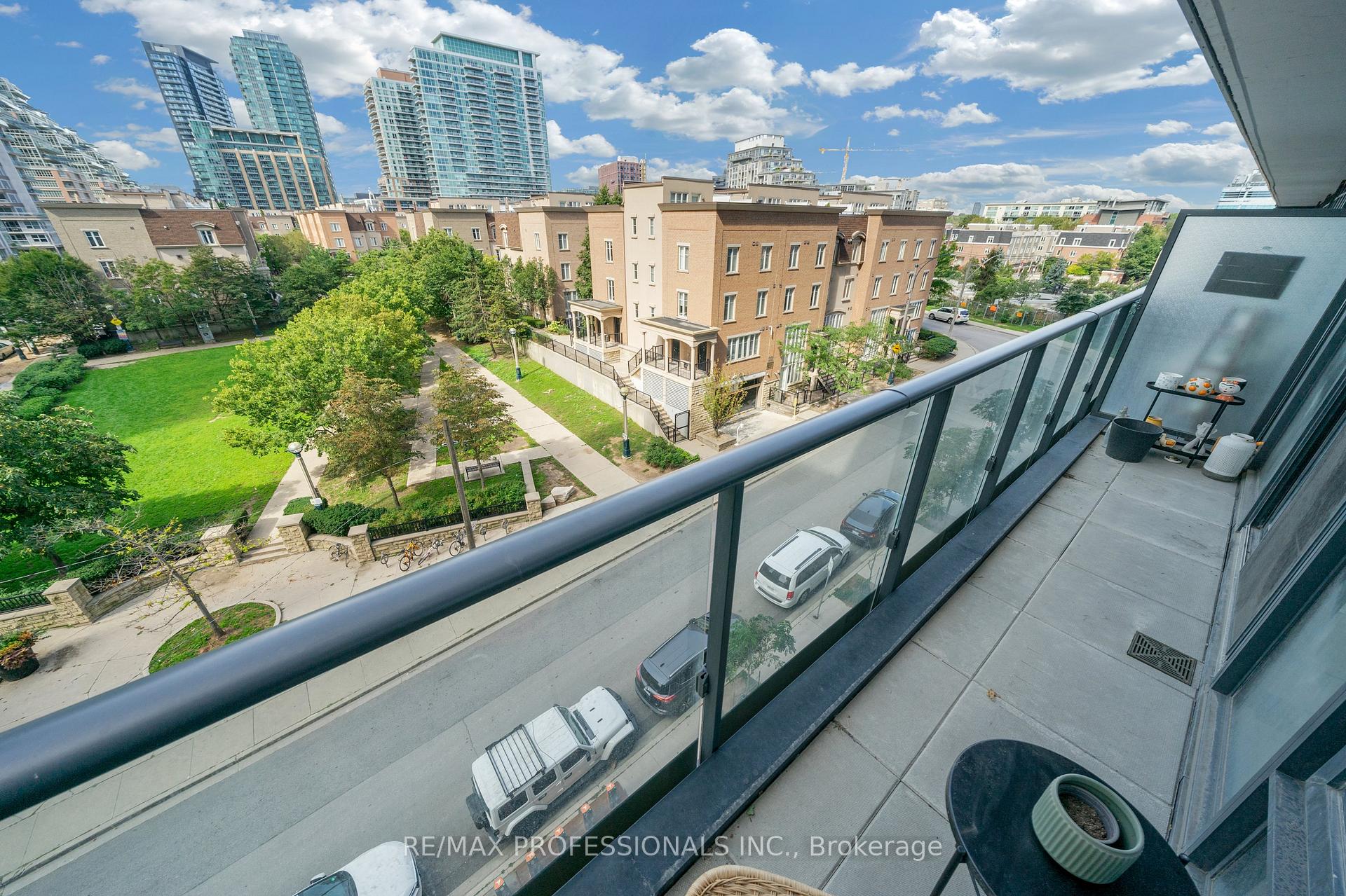 Photo 39 of 19 Western Battery Road, Toronto, Niagara — HOMEH