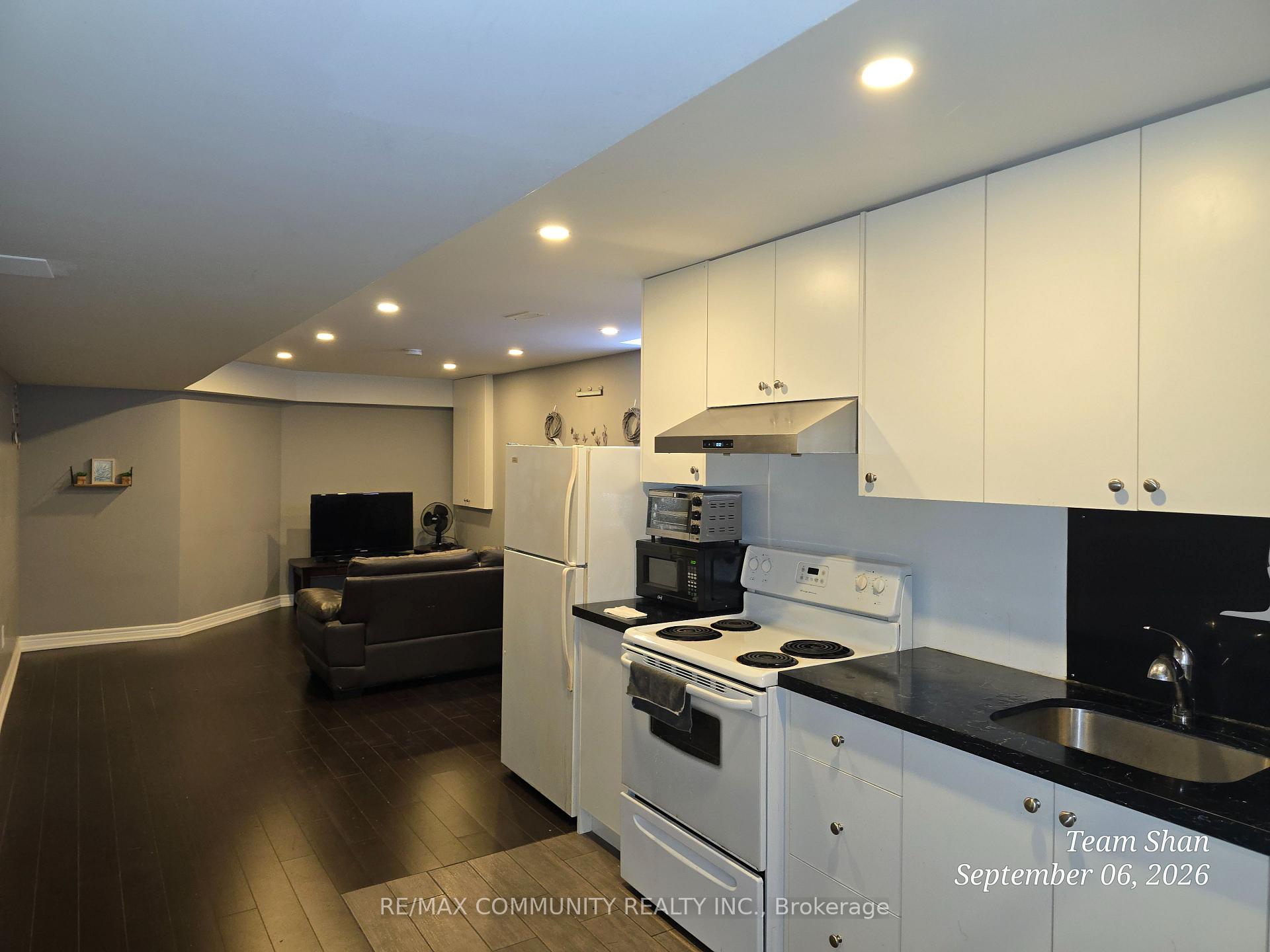 Photo 2 of 18 Bobcat Terrace, Scarborough, Rouge — HOMEH