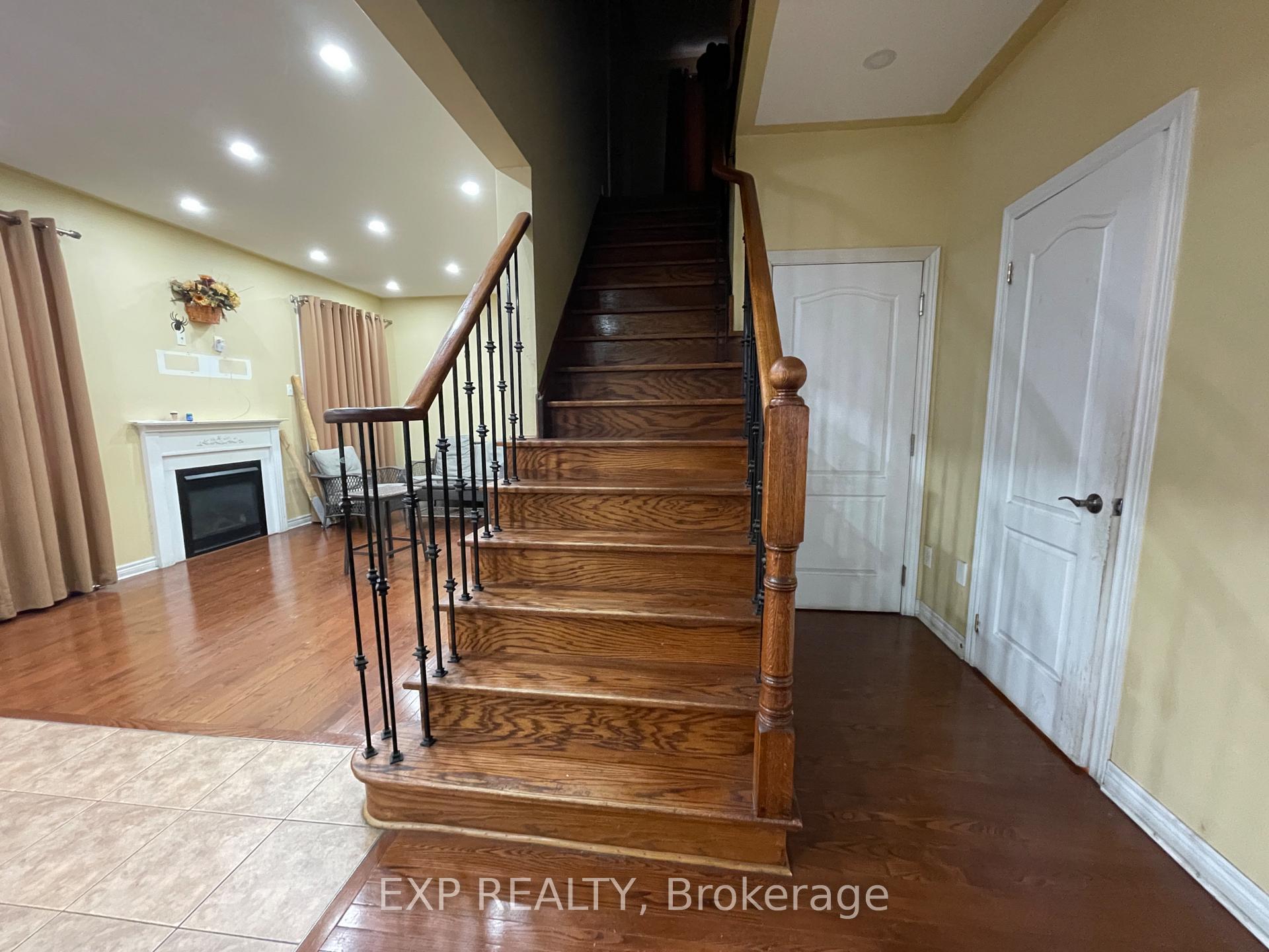Photo 5 of 544 Fernforest Drive, Brampton, Sandringham-Wellington — HOMEH
