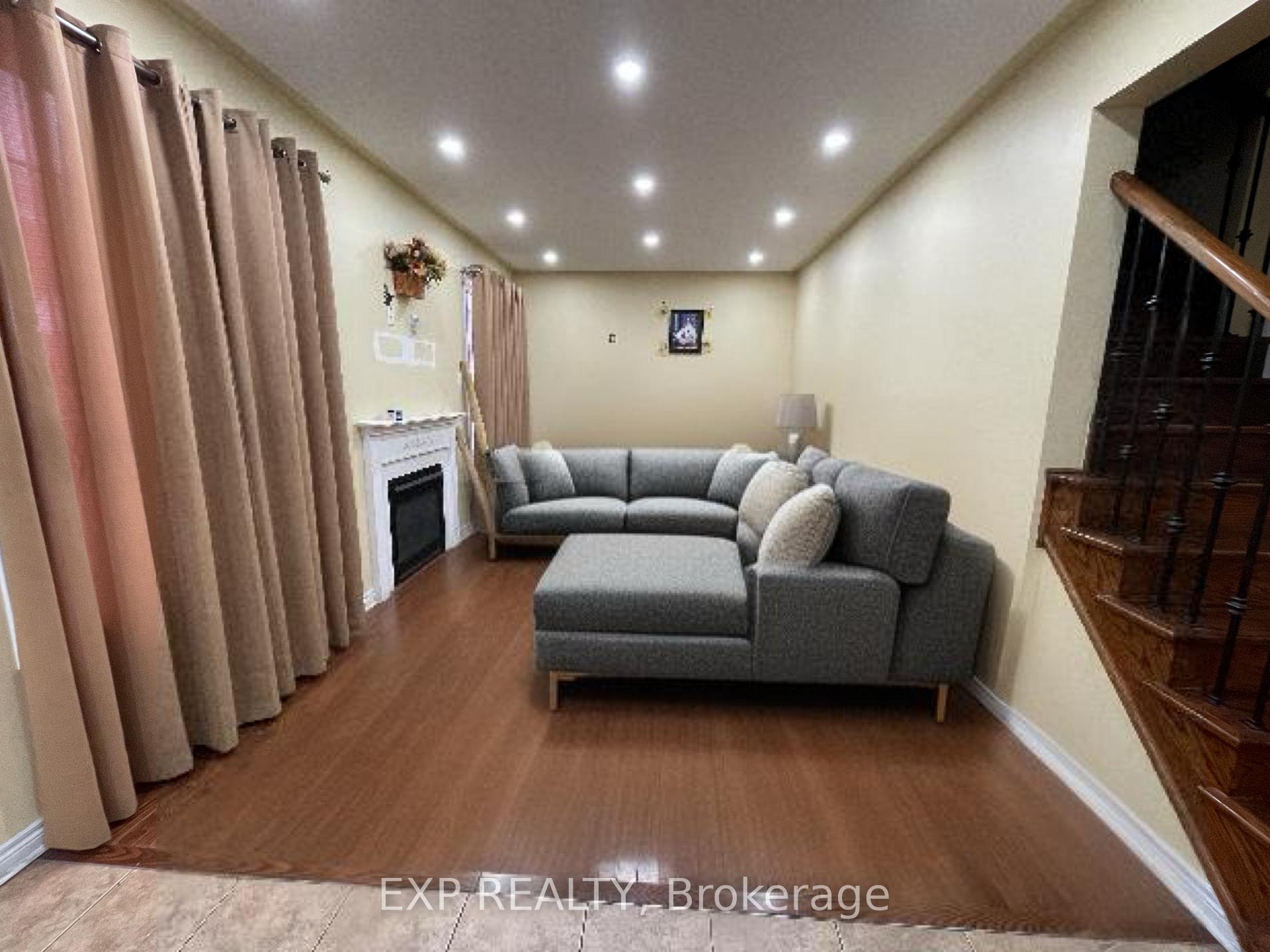 Photo 6 of 544 Fernforest Drive, Brampton, Sandringham-Wellington — HOMEH
