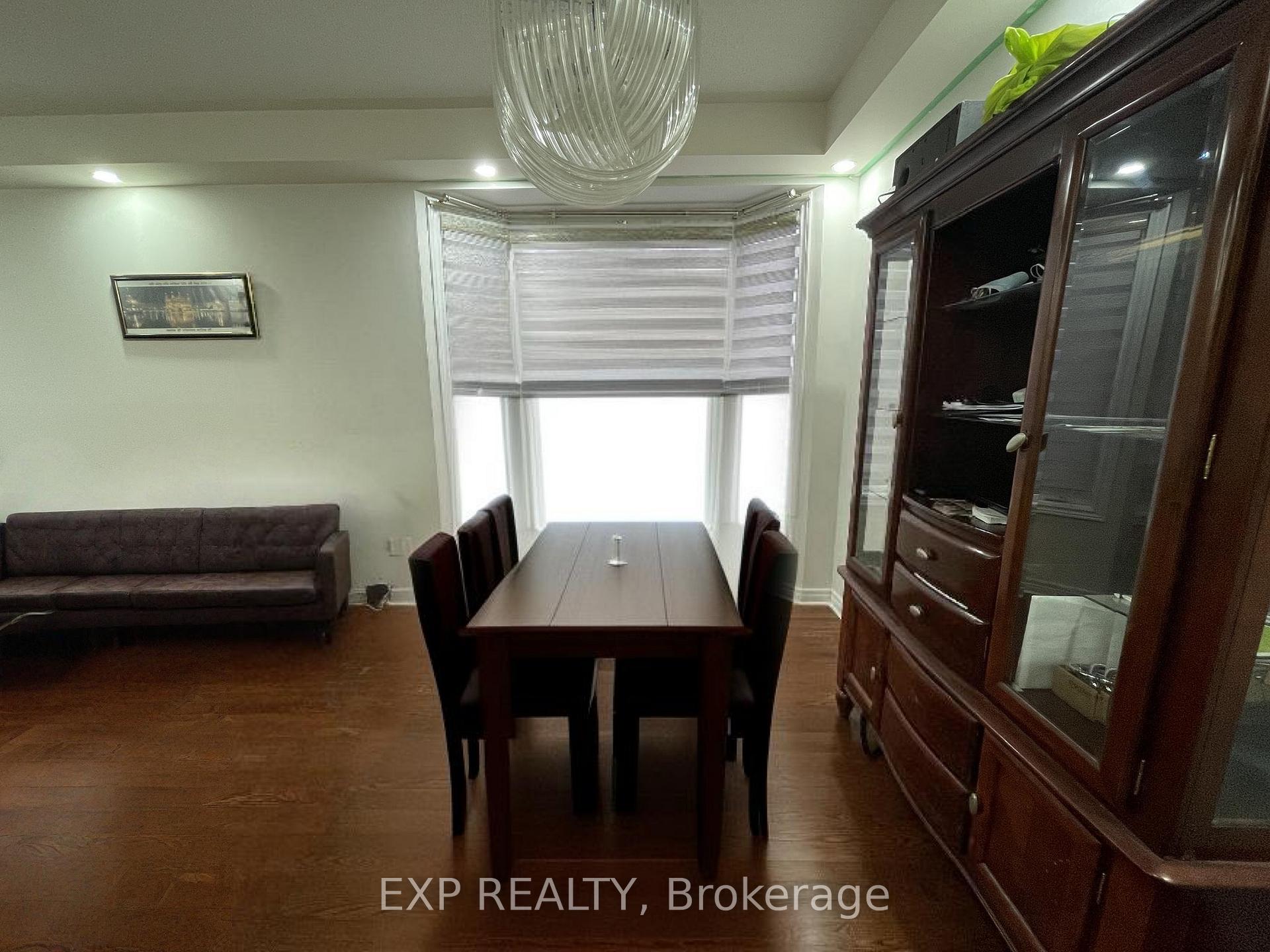 Photo 8 of 544 Fernforest Drive, Brampton, Sandringham-Wellington — HOMEH