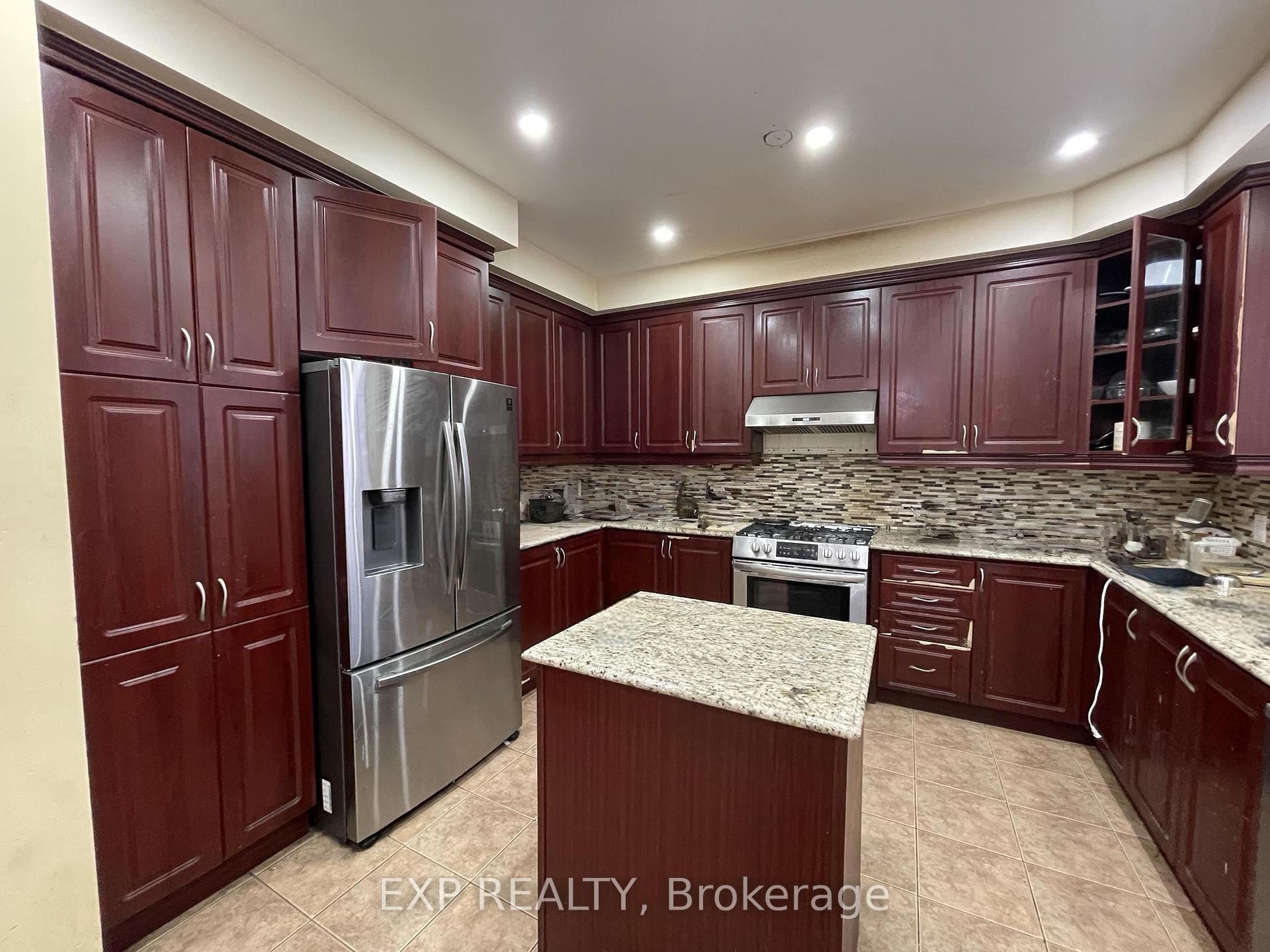 Photo 9 of 544 Fernforest Drive, Brampton, Sandringham-Wellington — HOMEH