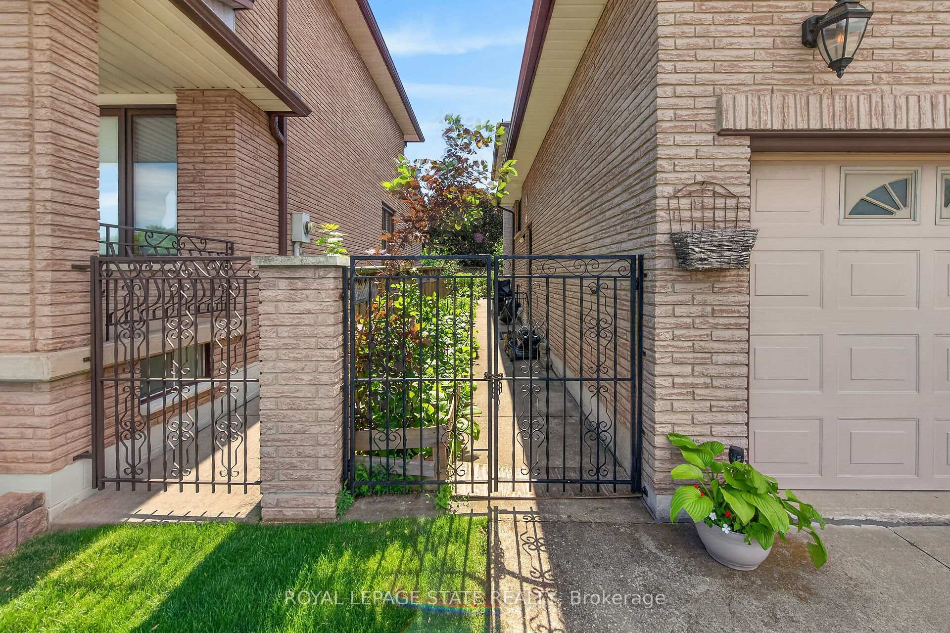 Photo 46 of 15 Ellen Avenue, Hamilton, Gershome — HOMEH