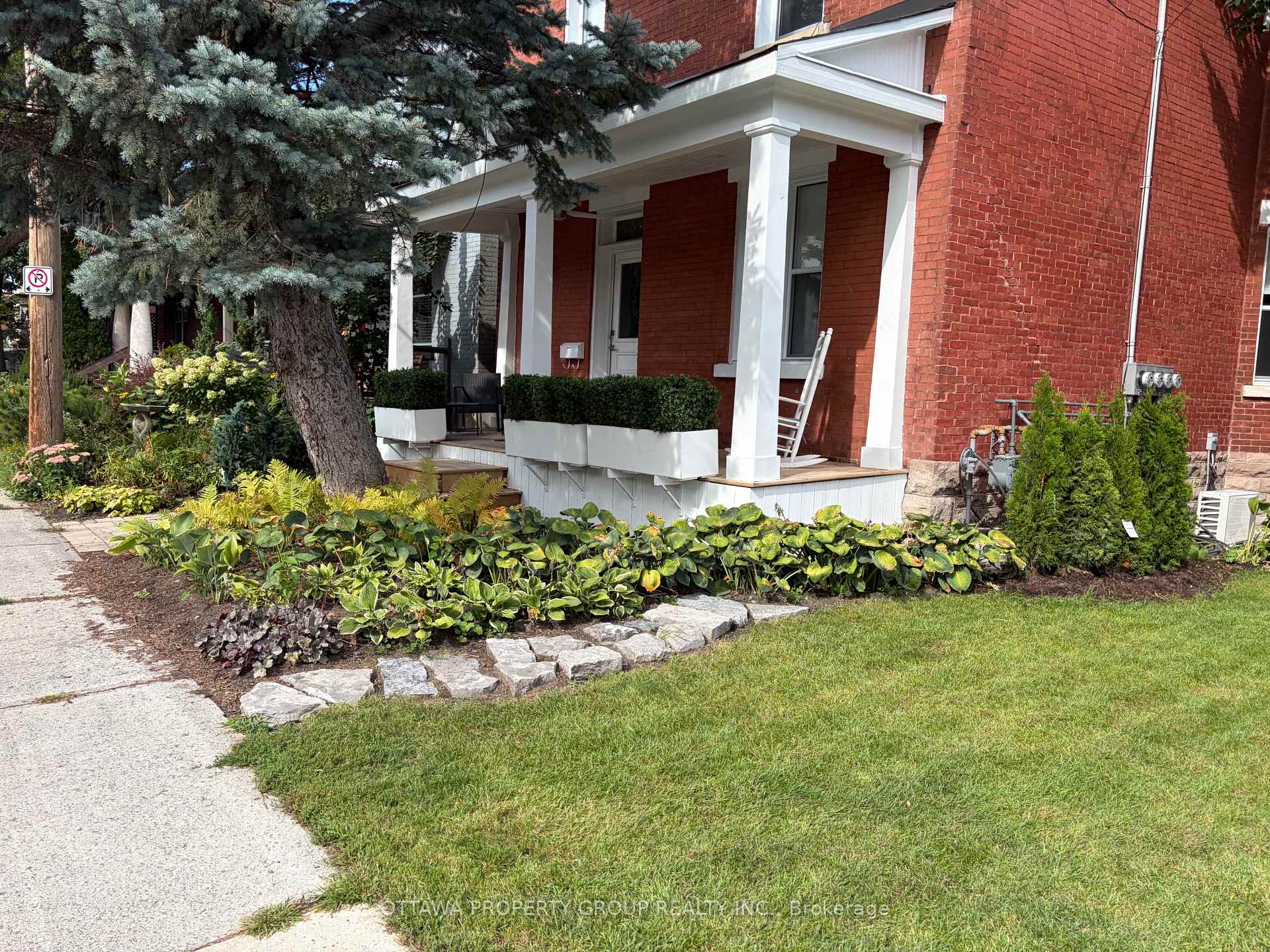Photo 4 of Unit C, 149 Concord Street, Ottawa, Ottawa East — HOMEH