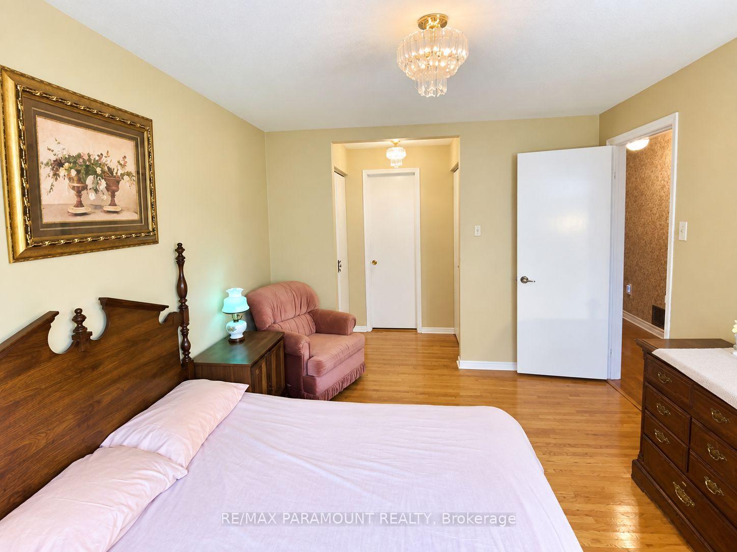 Photo 8 of 42 Bromley Crescent, Brampton, Avondale — HOMEH