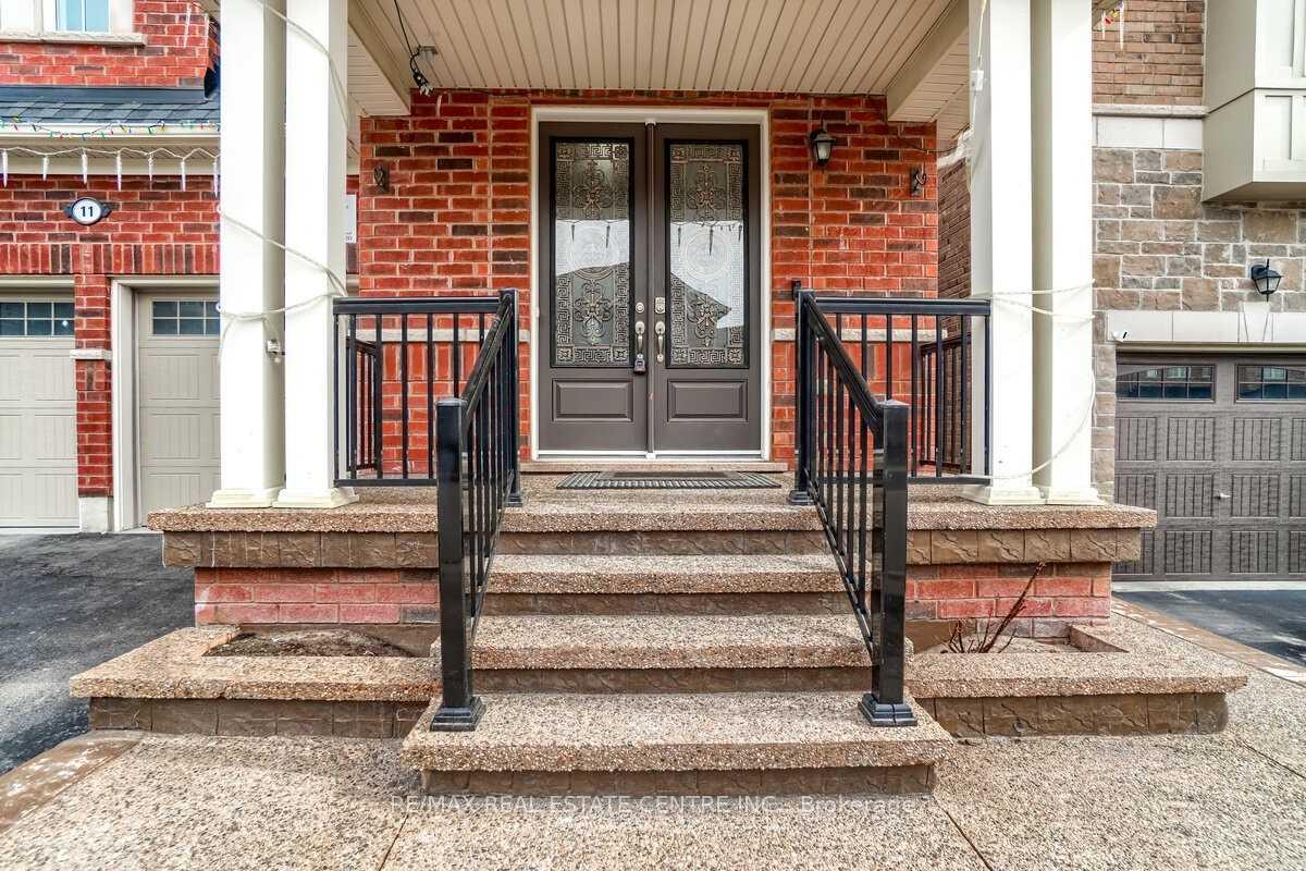 Photo 2 of 11 Ingleside Road, Brampton, Credit Valley — HOMEH