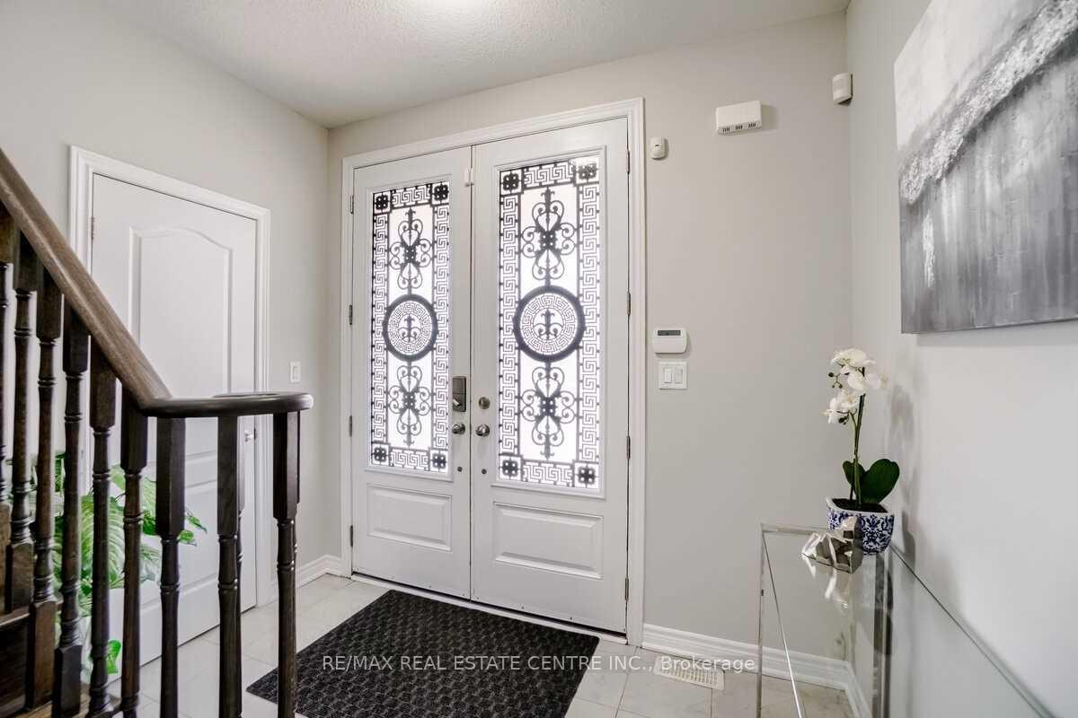 Photo 3 of 11 Ingleside Road, Brampton, Credit Valley — HOMEH