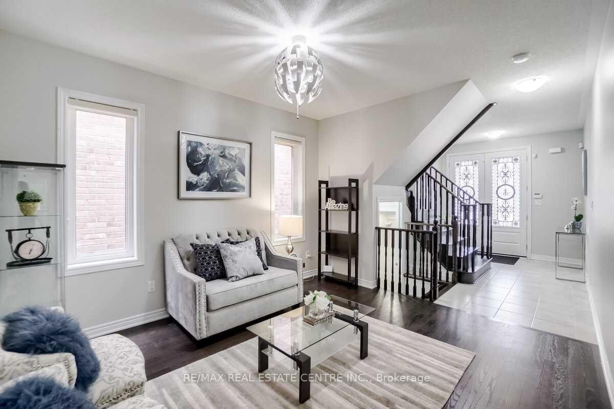 Photo 4 of 11 Ingleside Road, Brampton, Credit Valley — HOMEH